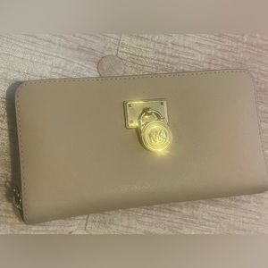 Michael Kors blush color zip wallett